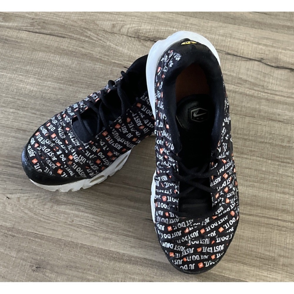 Nike Air Max Plus 'Just Do It' Women's Size 7 Black/White 862201-007